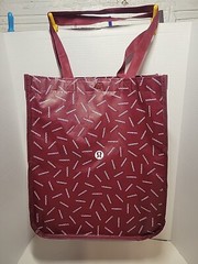 Lululemon Red Burgundy Reusable Bag Button Close Doubled Handle