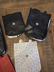 Lululemon Reusable Bags 1 Large 4 Small Bags