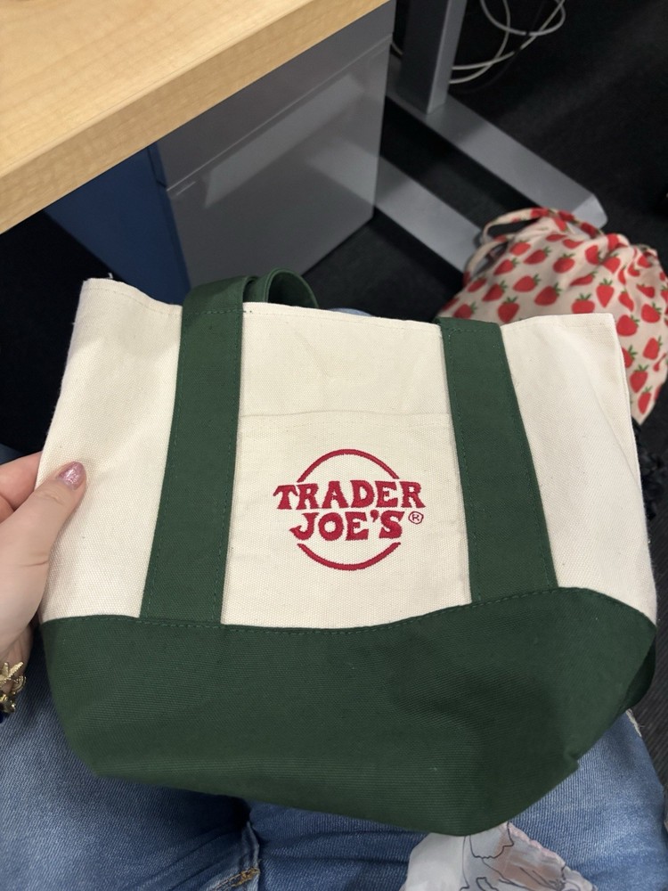 Trader Joe’s Foldable Canvas Reusable Shopping Bag Green Beige Colorblock