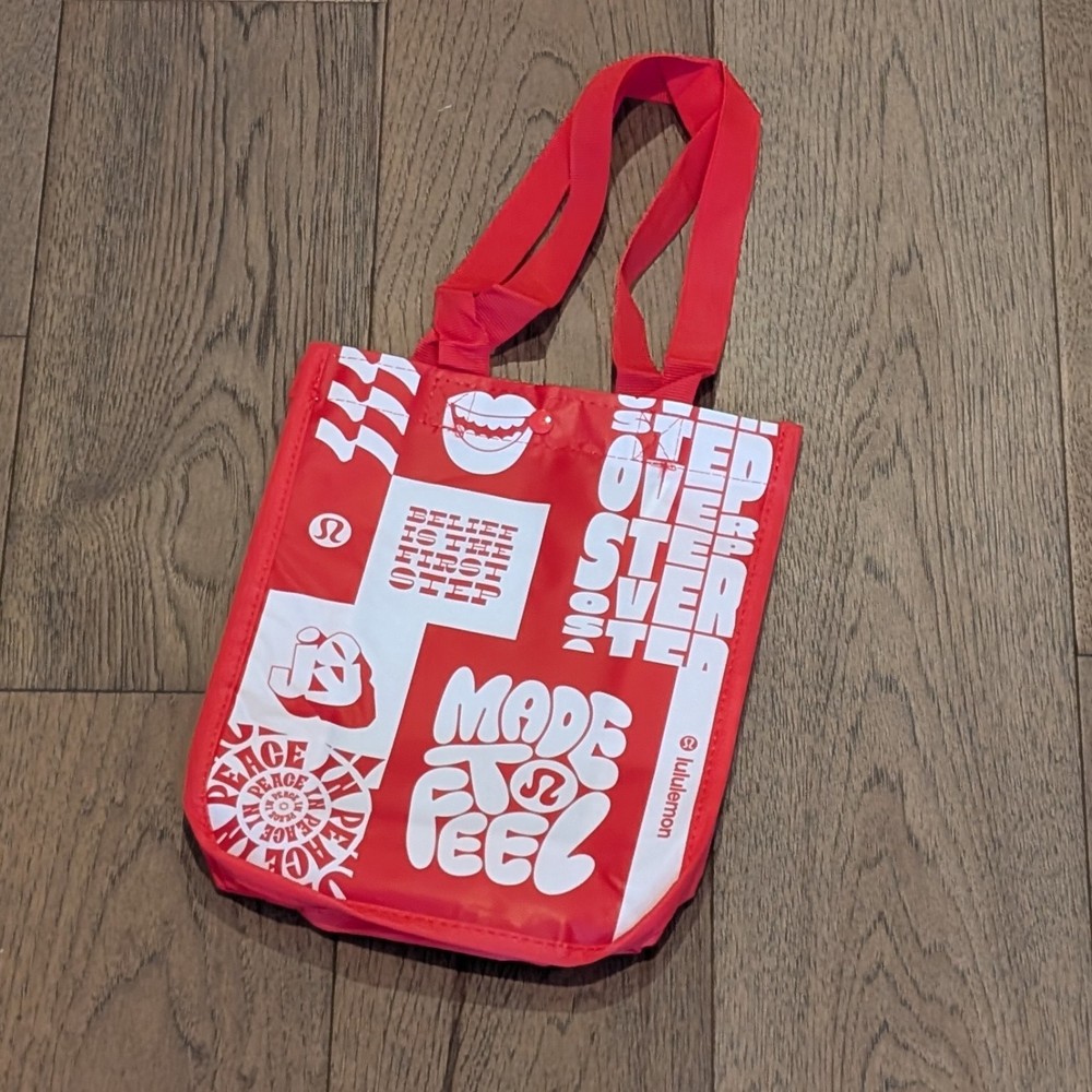Lululemon Small Reusable Shopping Tote Lunch Bag Ltd Edition ❤️ Red ❤️ **NEW!**