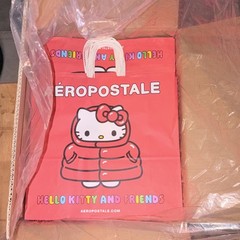 250 Hello Kitty Aeropostale Medium Holiday Shopping/gift Bags RARE