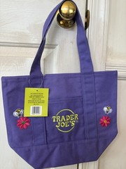 Trader Joe’s One Mini Bag Embroidery Special 4 Flowers and 4 Bees